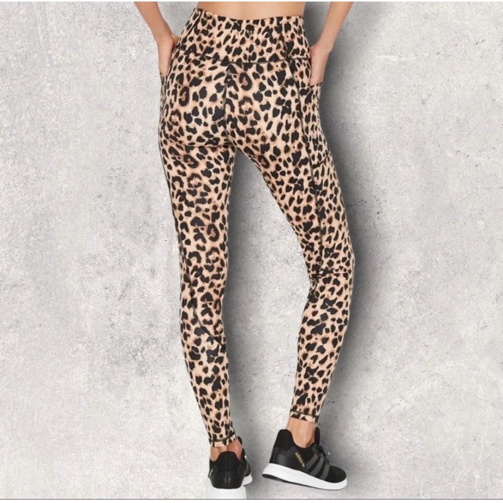 Victoria's Secret Incredible Essential Legging Leopard Print Size 4 Long Pockets - Picture 11 of 11